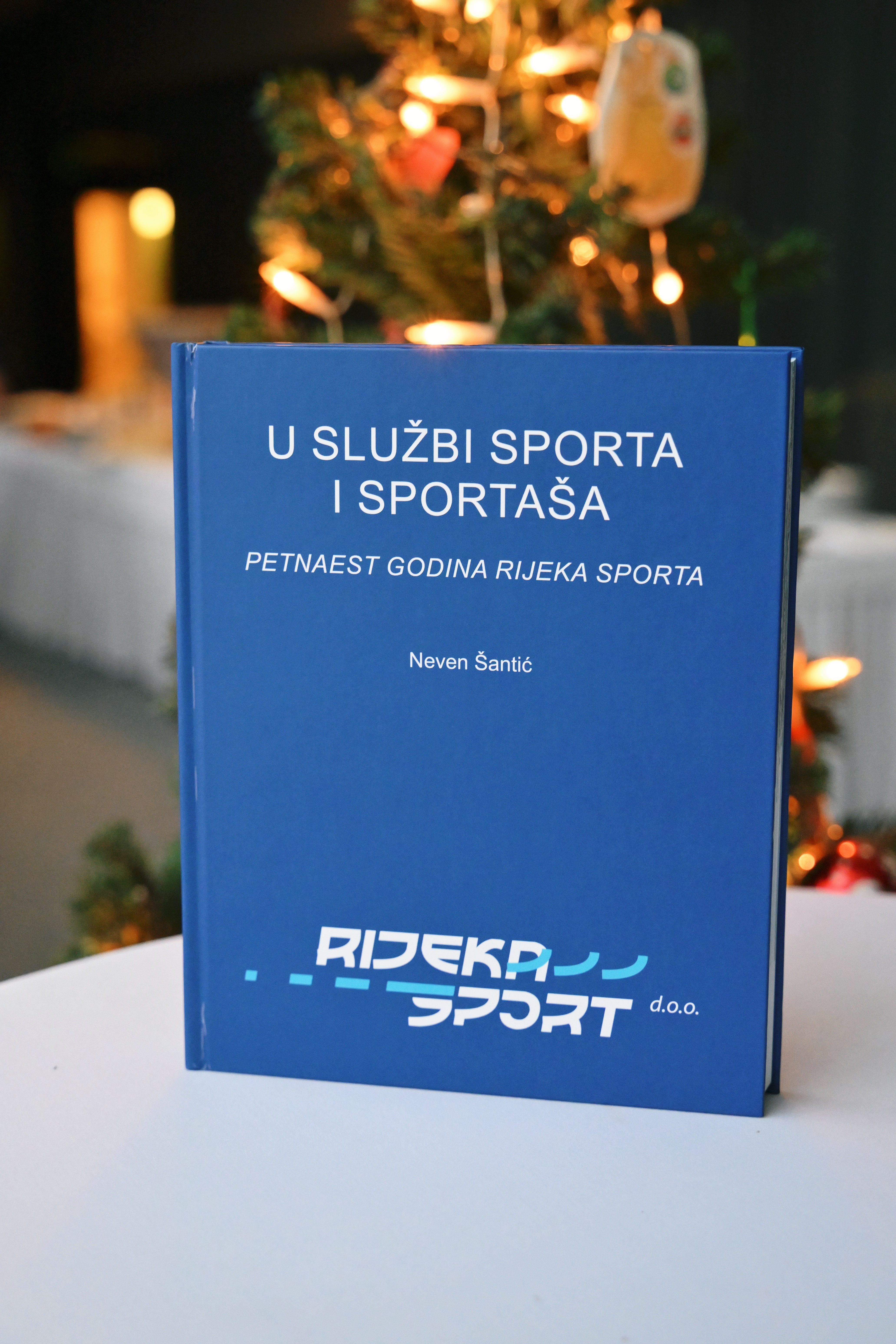 RIJEKA BIJELIH SNOVA Monografija HNK Rijeka